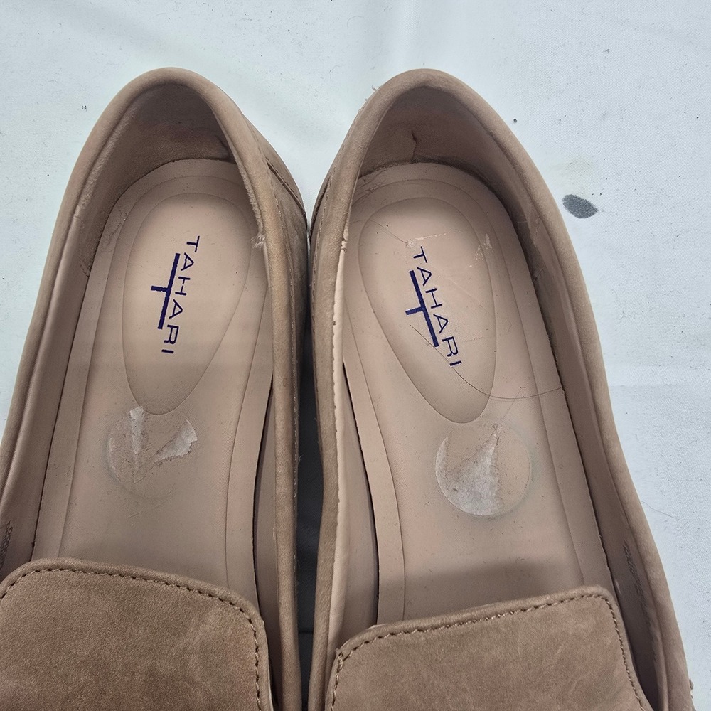 Tahari Bit Loafer Shoes Women 8 Tan Beige Faux Suede Classic Preppy Officecore - Picture 4 of 9